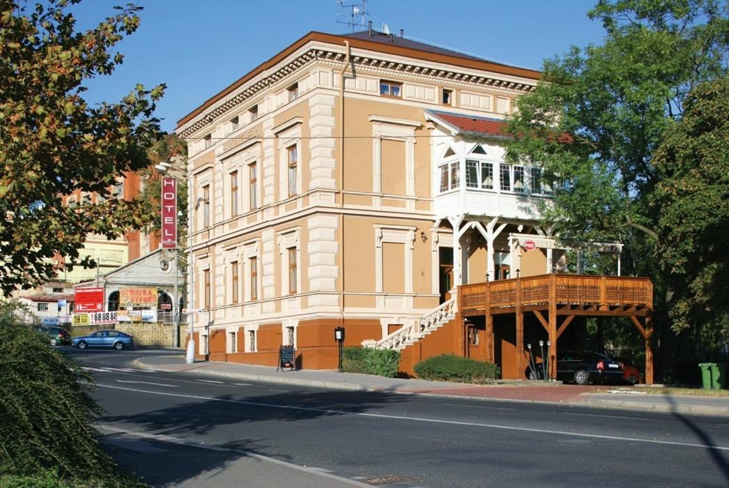 Hotel Mertin Chomutov Luaran gambar