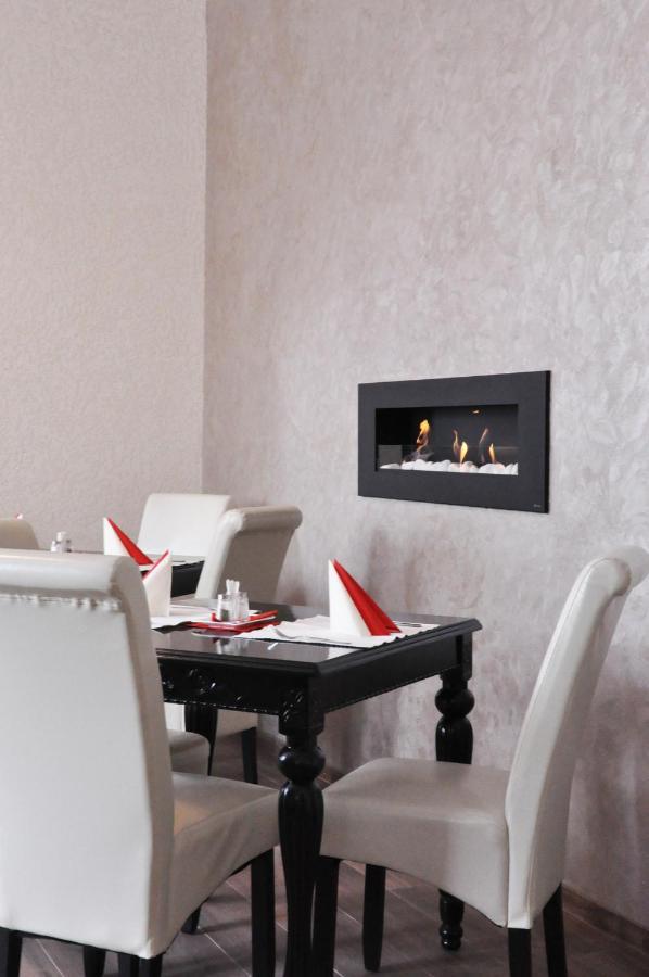 Hotel Mertin Chomutov Luaran gambar