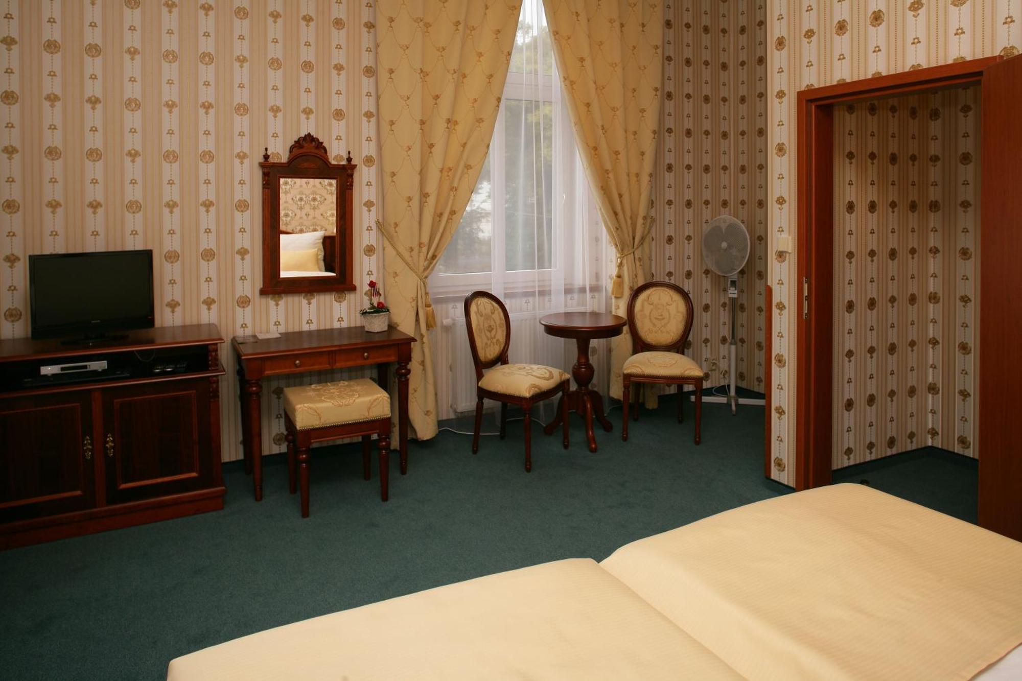 Hotel Mertin Chomutov Luaran gambar
