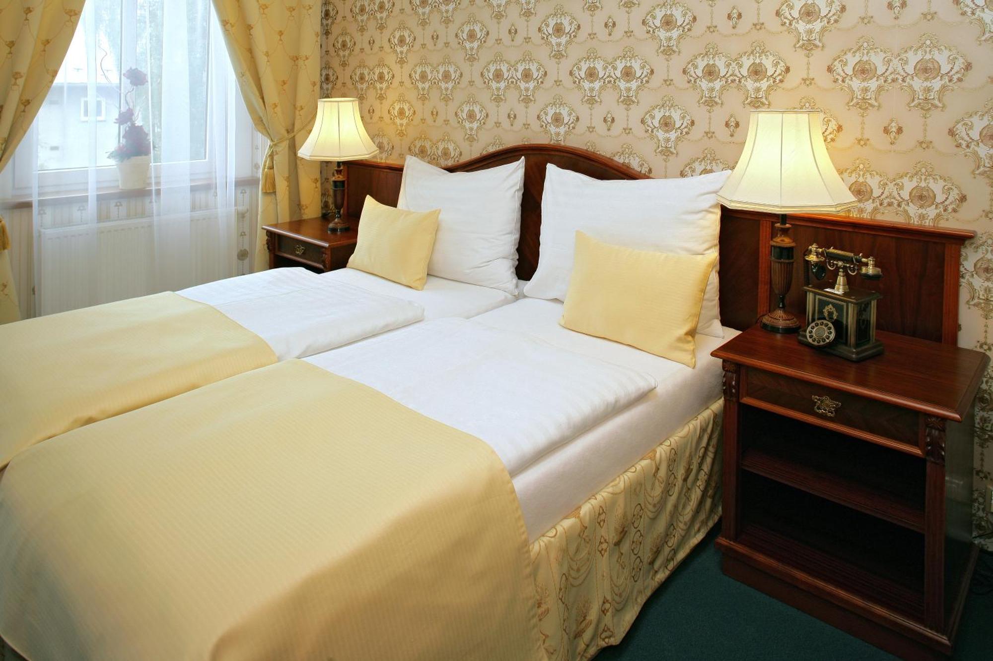 Hotel Mertin Chomutov Luaran gambar