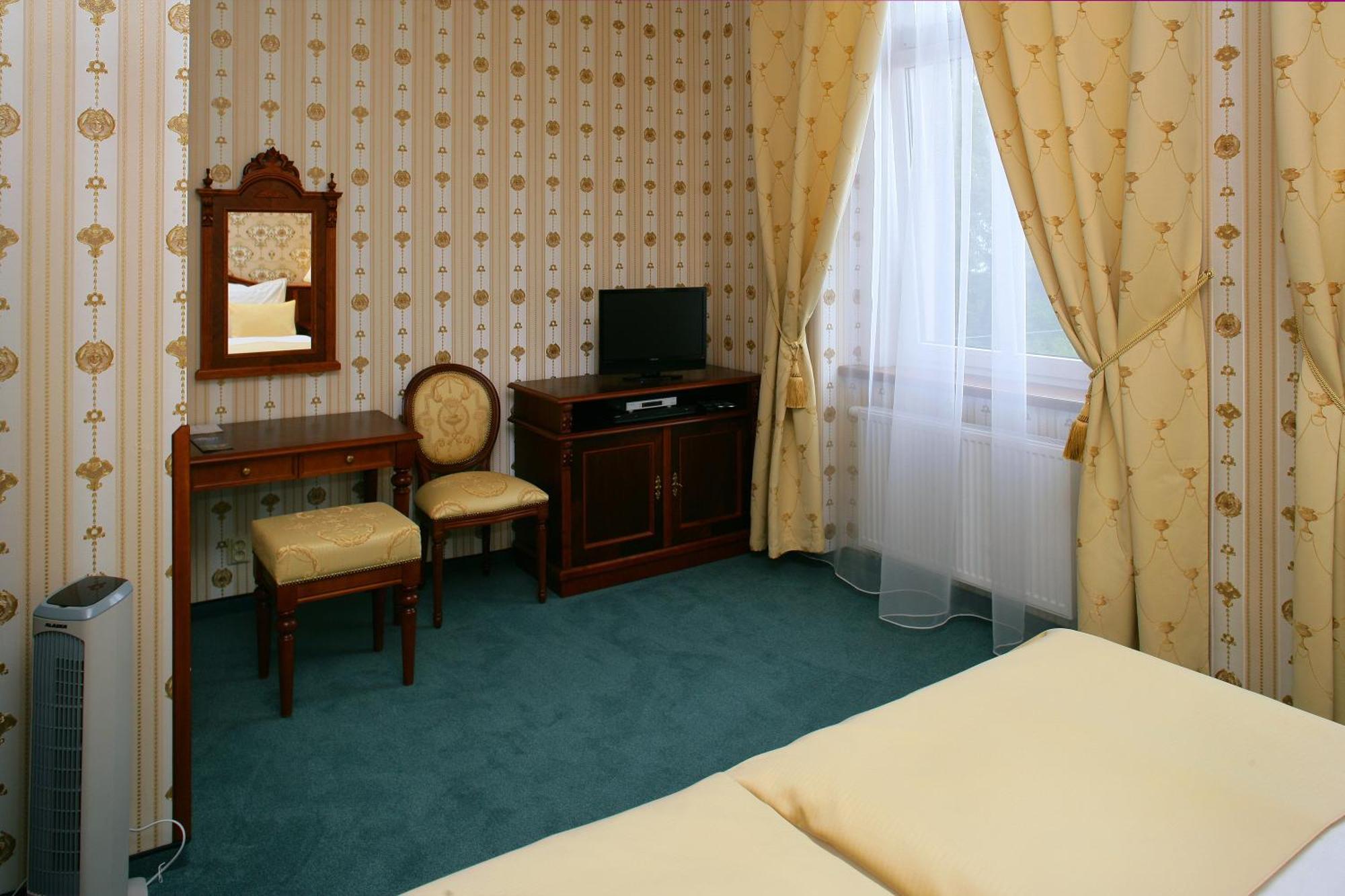 Hotel Mertin Chomutov Luaran gambar